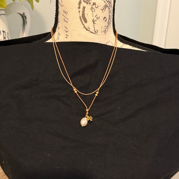 EUC Tory Burch Kira Pearl Pendant Necklace with pouch and tag. - Picture 1 of 10